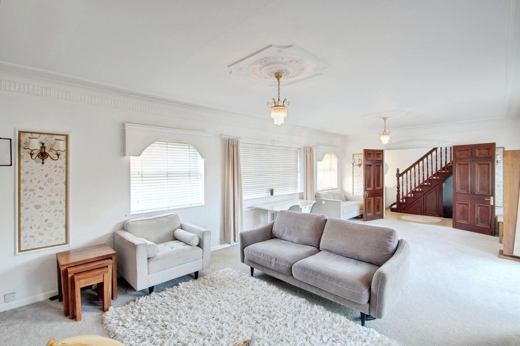 Property photo 2 of 25