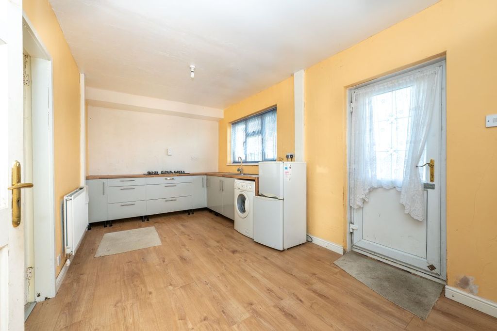 Property photo 3 of 9