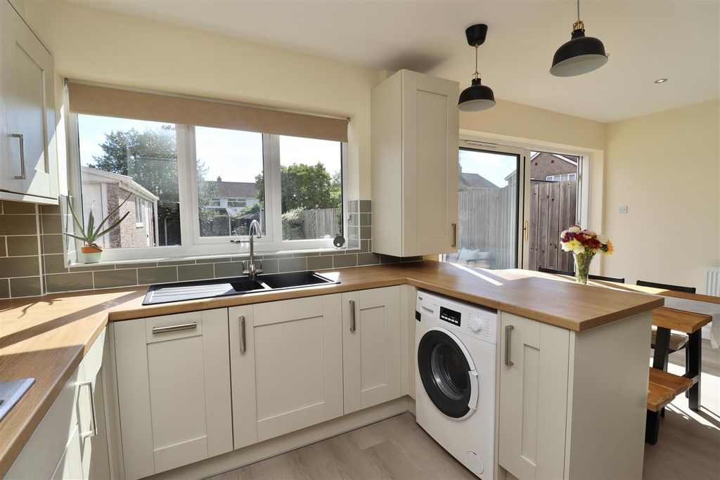 Property photo 3 of 23 Dining/Kitchen