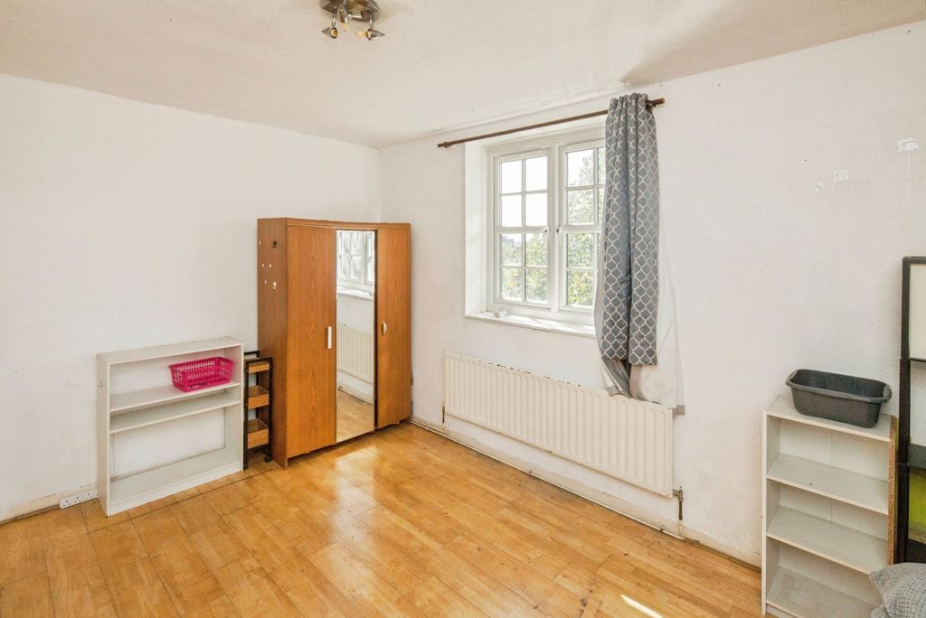 Property photo 3 of 17 Photo