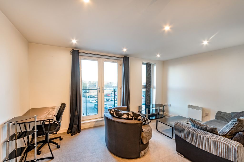 Property photo 3 of 10 Estate Agent Ewemove Scunthorpe Living Room