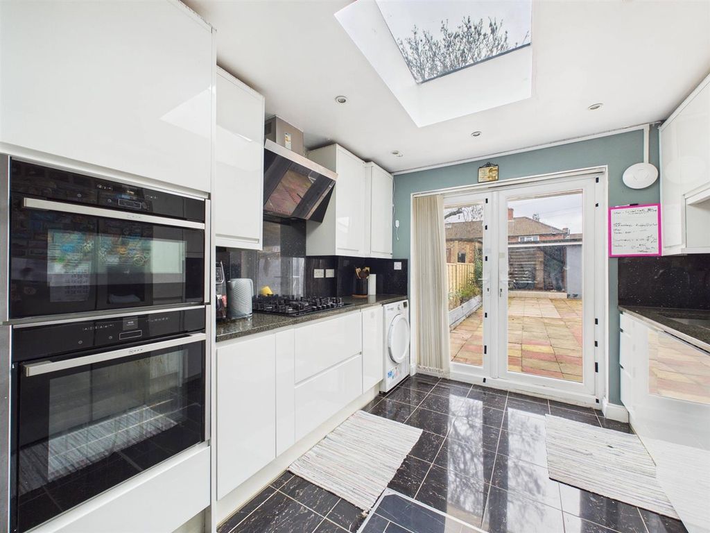 Property photo 3 of 21 Cam02885G0-Pr0562-Still007.Jpg