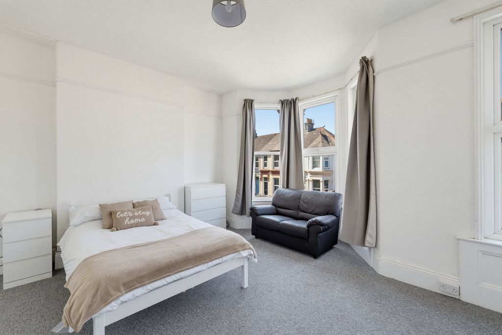 Property photo 2 of 7 0034
