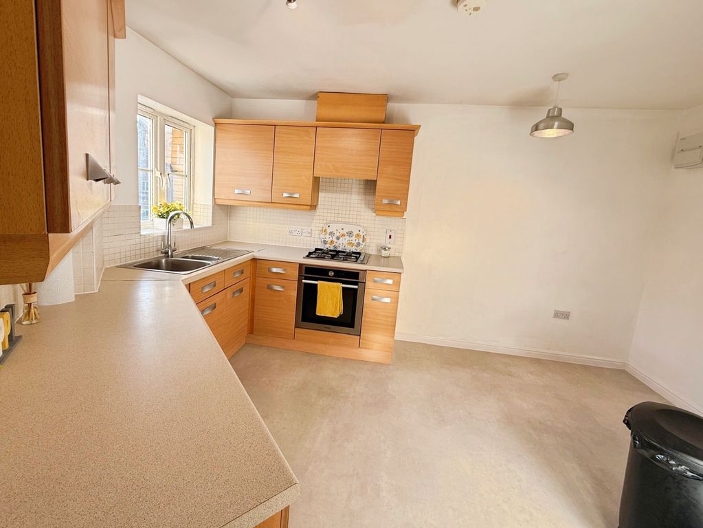 Property photo 2 of 6 Kitchen