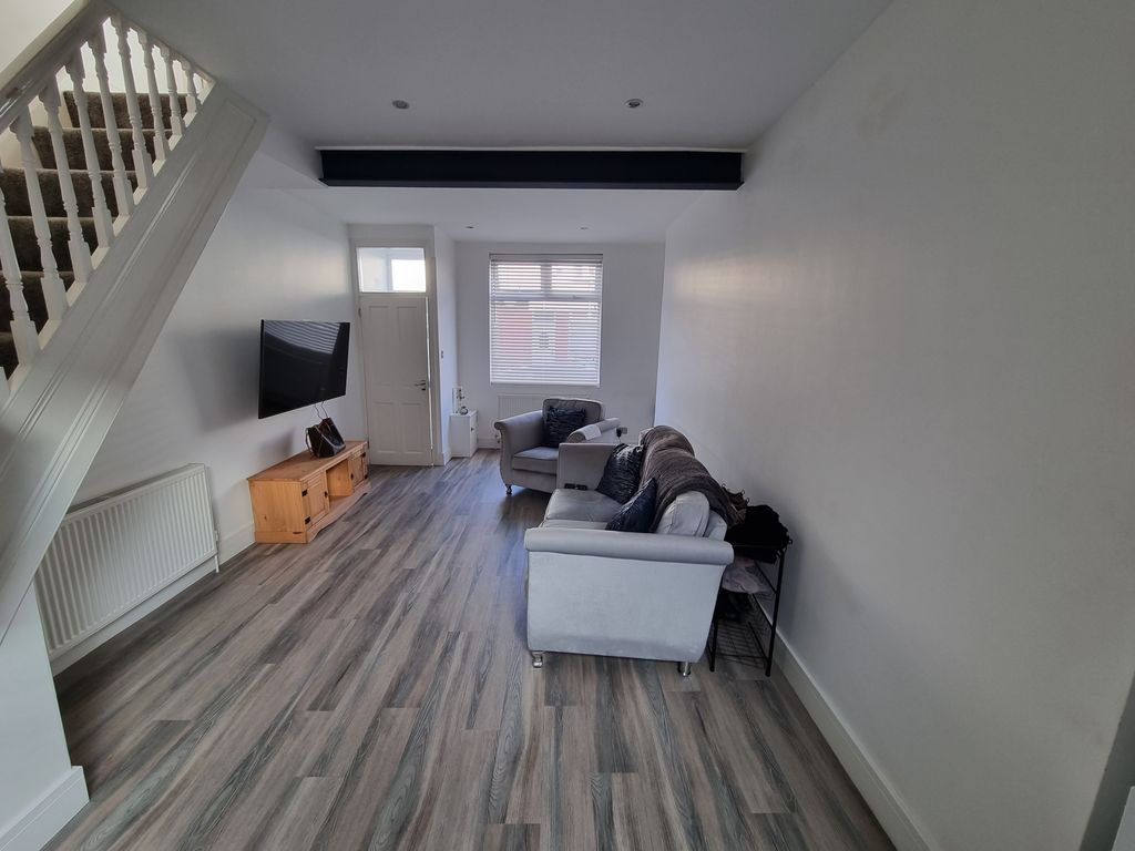 Property photo 2 of 7 Living Room