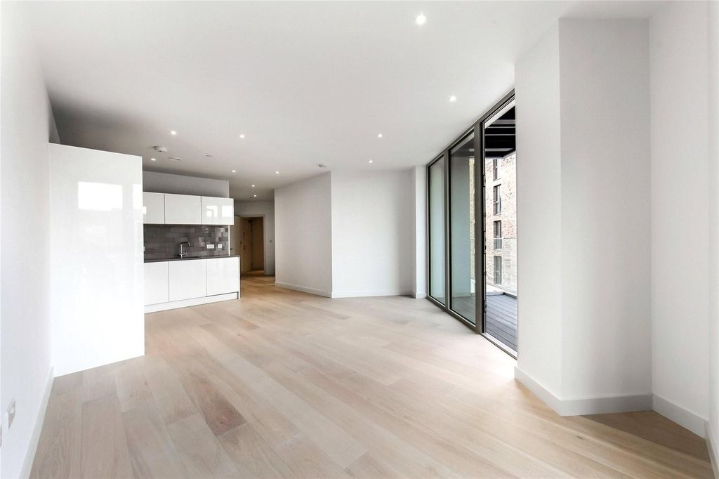 Property photo 1 of 15 Kitchen/Reception