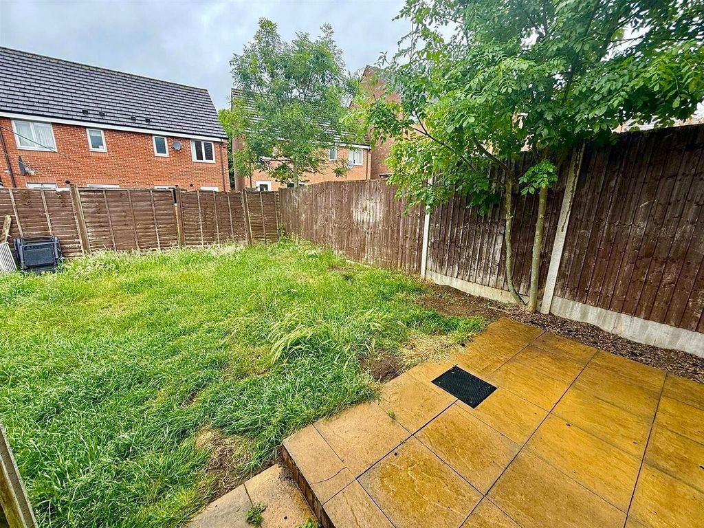 Property photo 2 of 10 Garden.Jpg