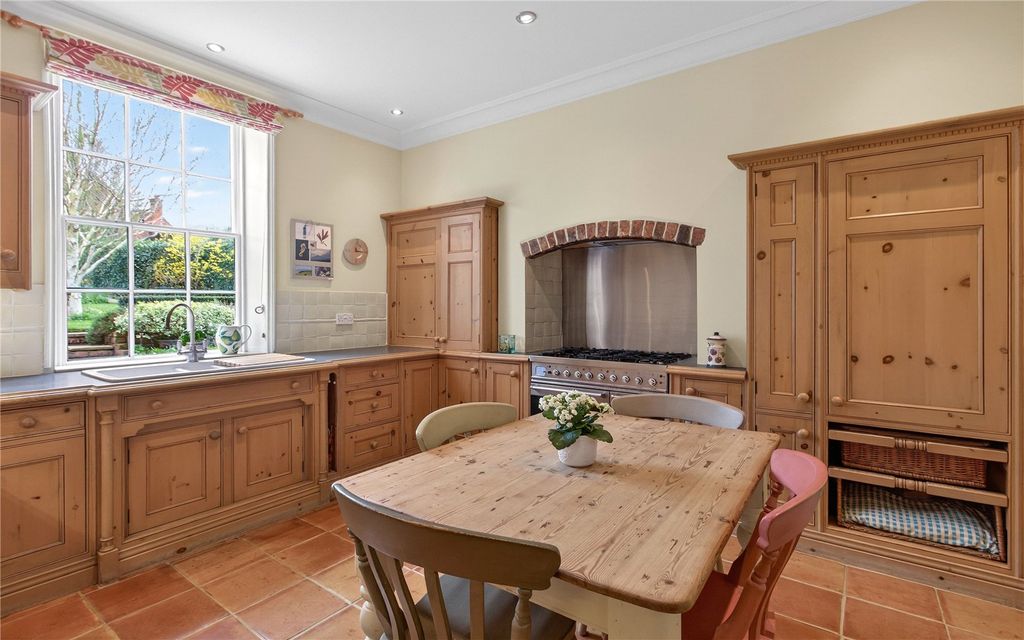 Property photo 3 of 20 Kitchen