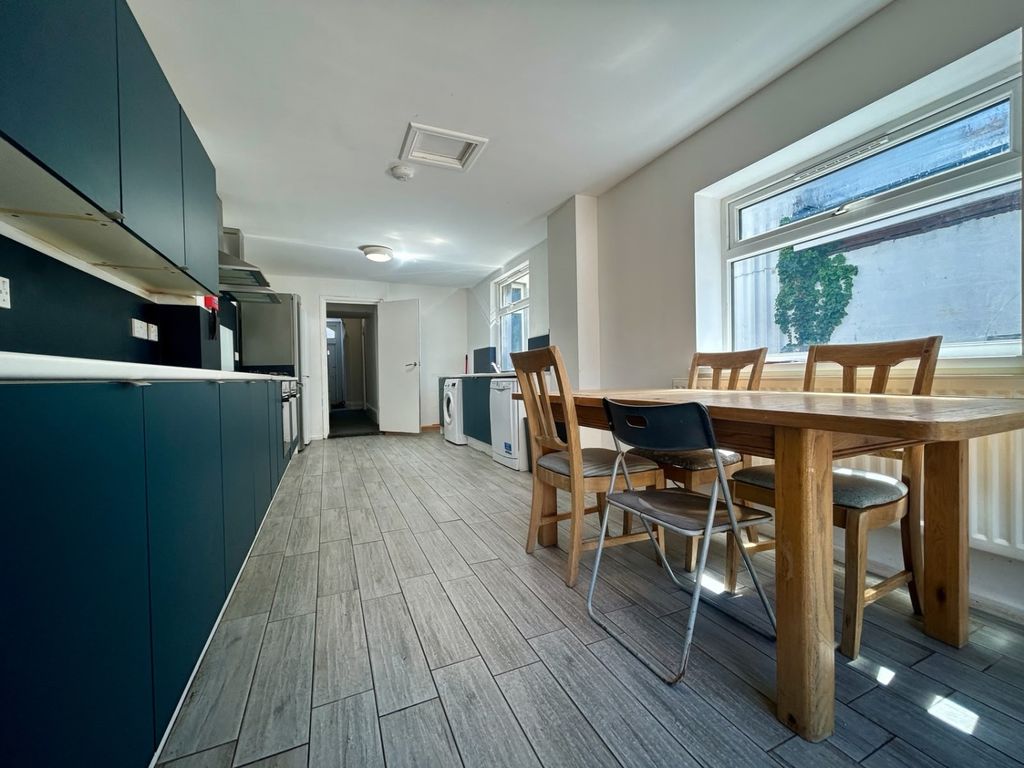 Property photo 2 of 15 4867105F-6c15-4557-88Ed-746c32Aba0E2