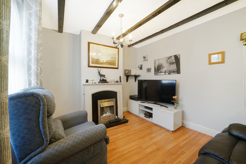 Property photo 2 of 7
