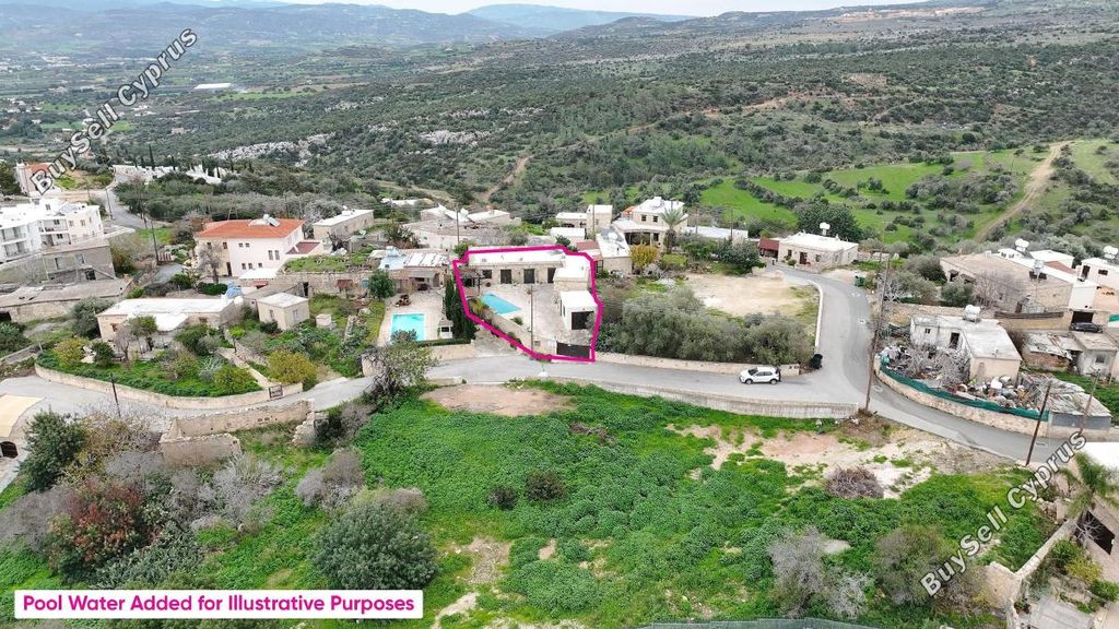 Property photo 2 of 25