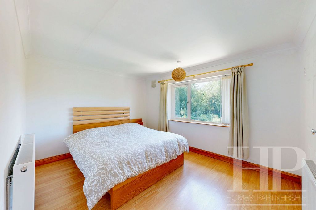 Property photo 2 of 32