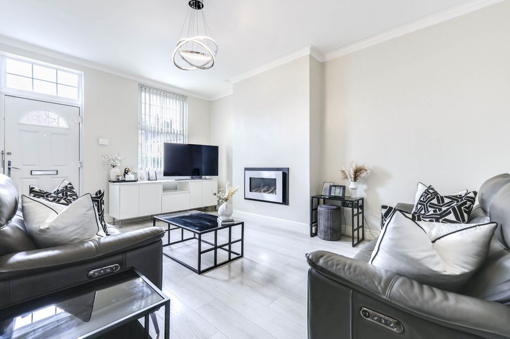 Property photo 2 of 27 Picture No. 18