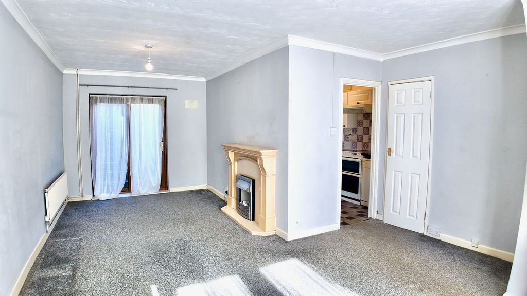 Property photo 2 of 20