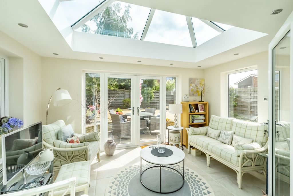 Property photo 2 of 18 Conservatory