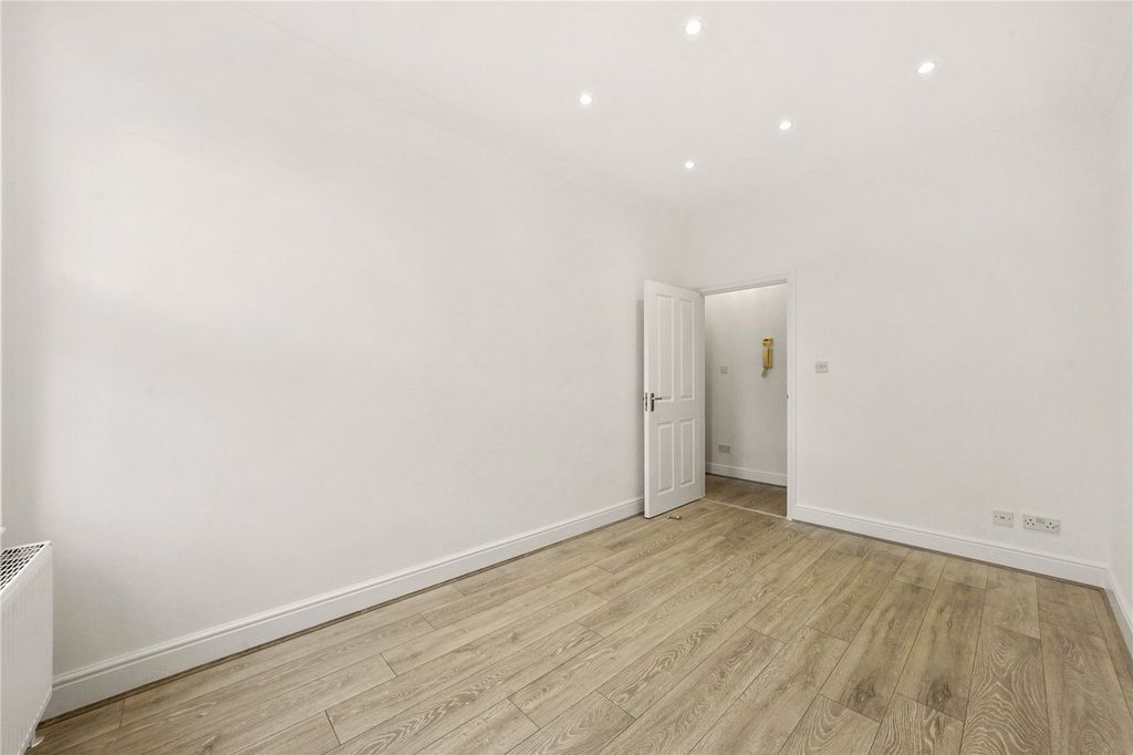 Property photo 3 of 11 Picture No. 06