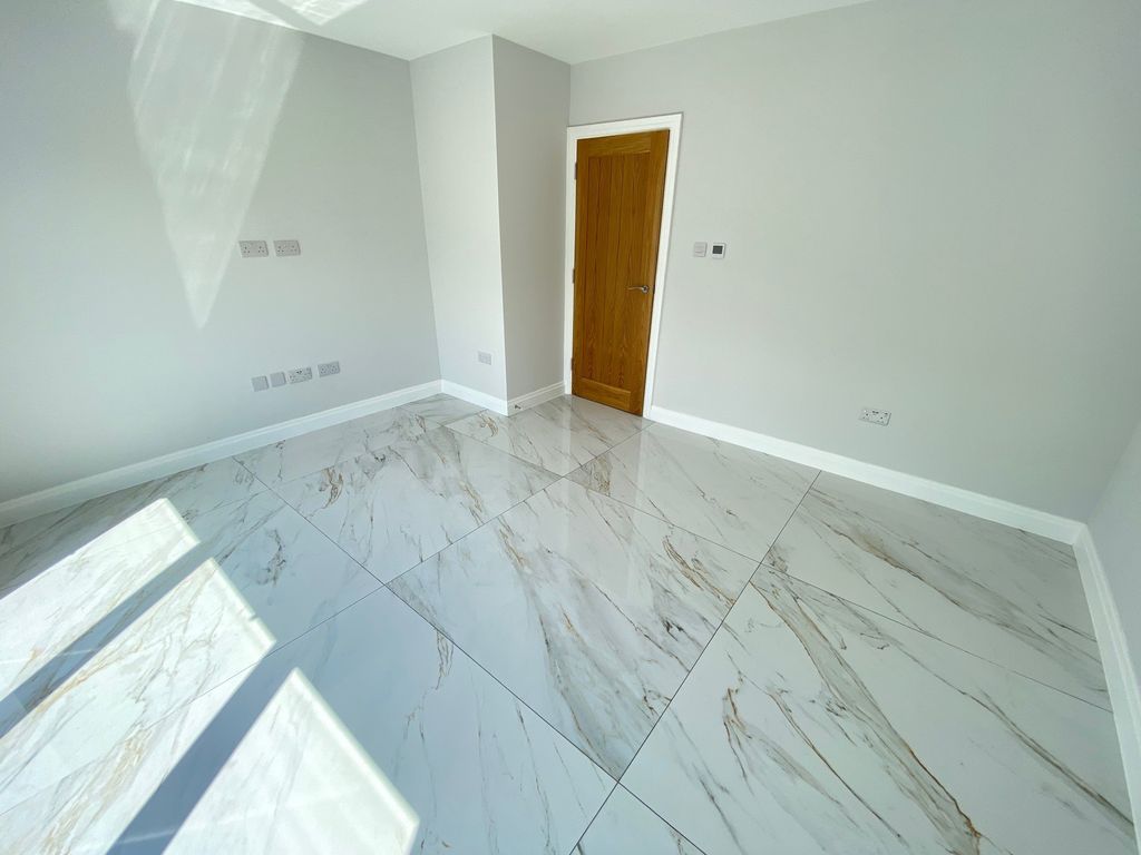 Property photo 3 of 16 Image