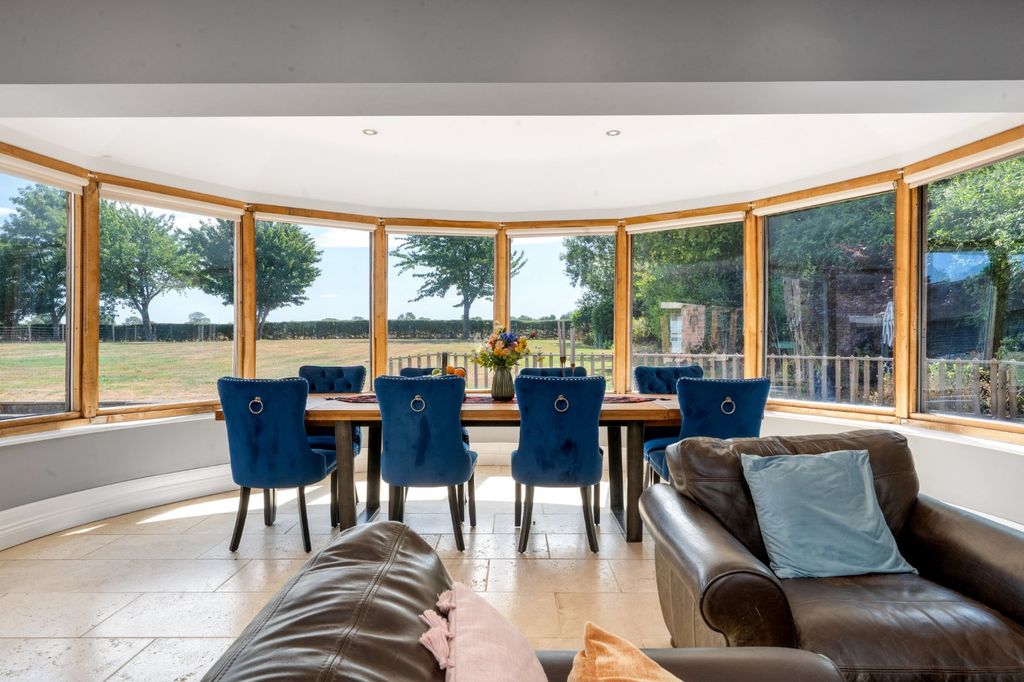 Property photo 3 of 30 Family/Dining Room