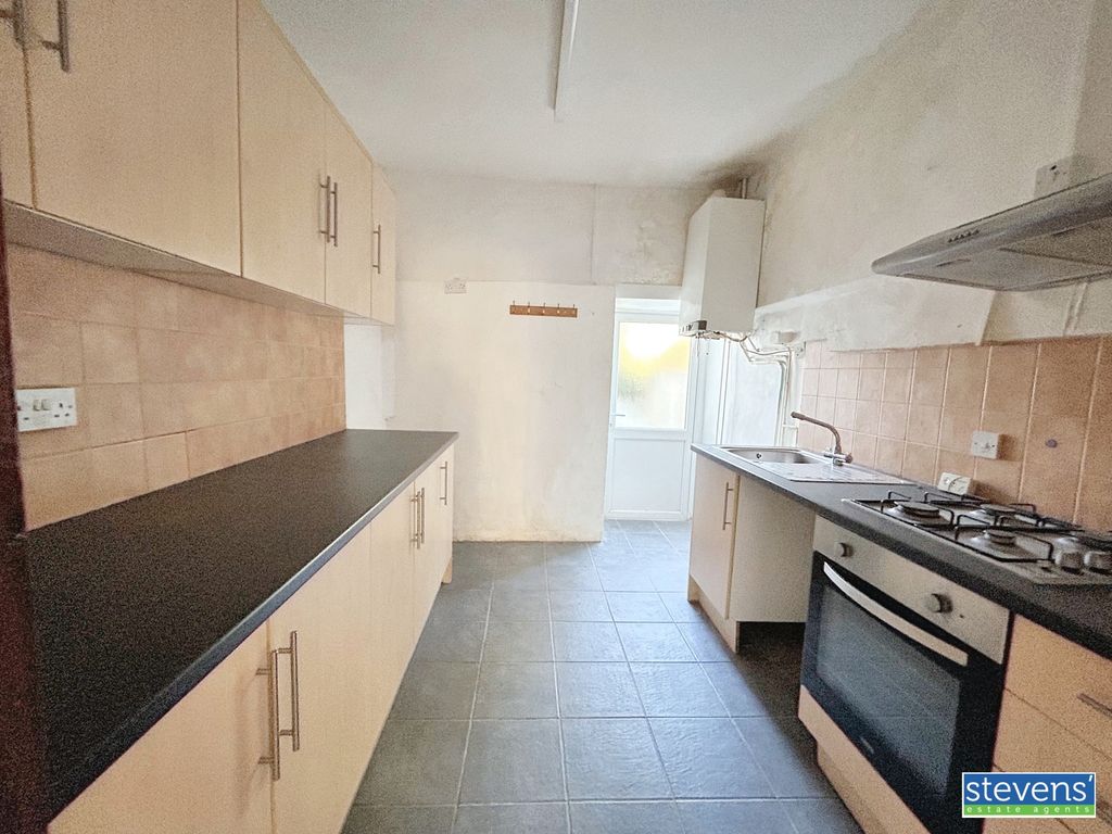 Property photo 3 of 8 Image00022