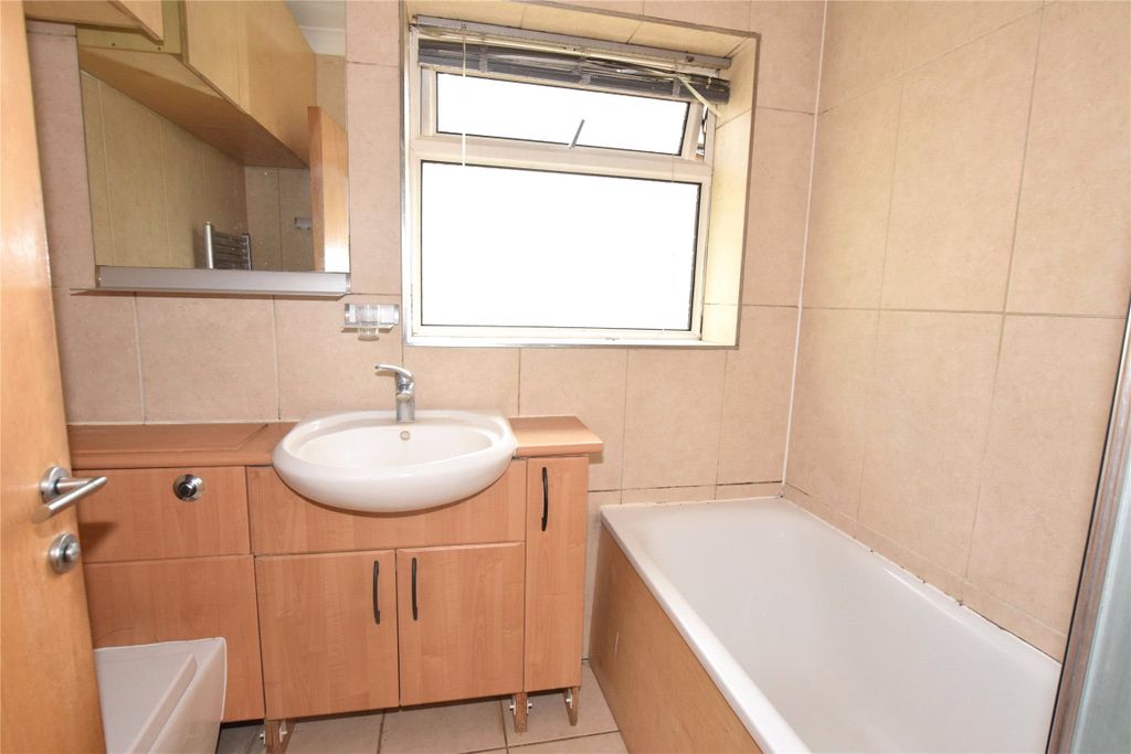 Property photo 3 of 7 Bathroom