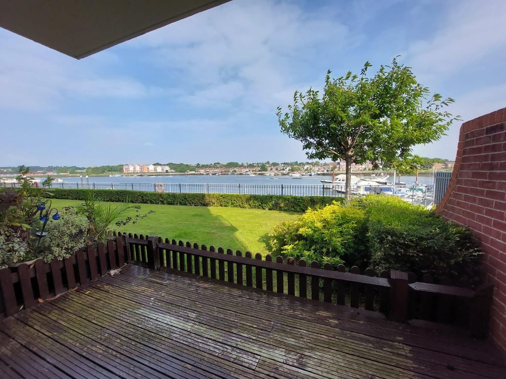 Property photo 1 of 10 Balcony