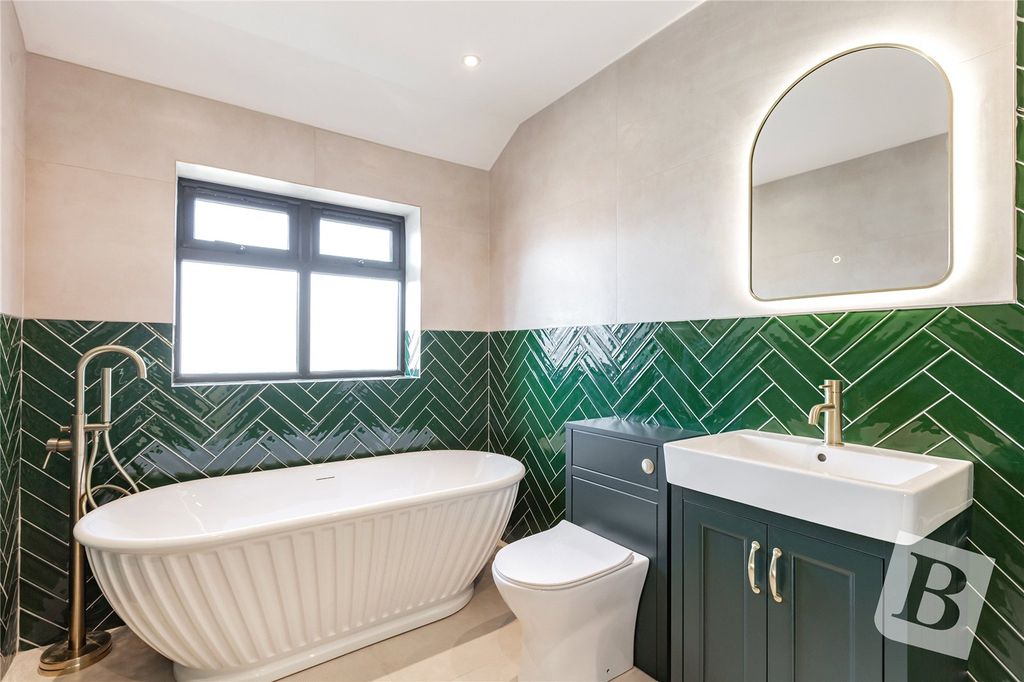 Property photo 3 of 18 En-Suite