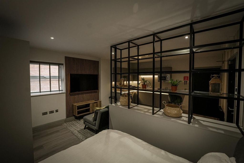 Property photo 3 of 10 Studio Flat