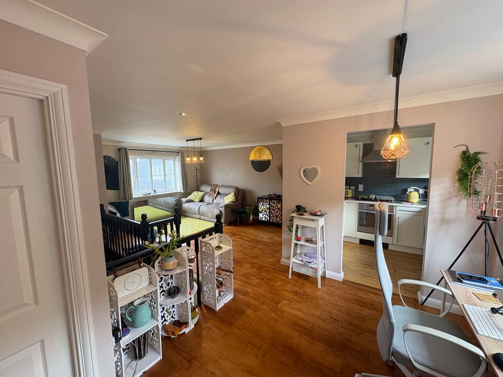 Property photo 3 of 12 Image