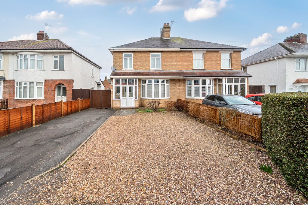 Property photo 1 of 24 .