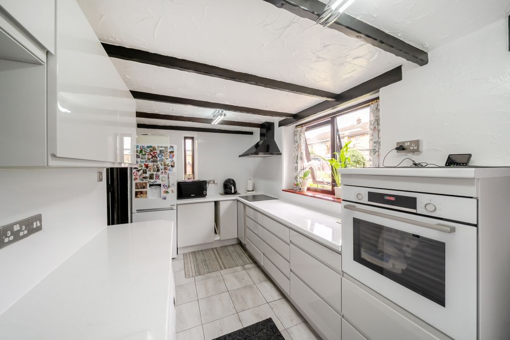 Property photo 3 of 18 Kitchen