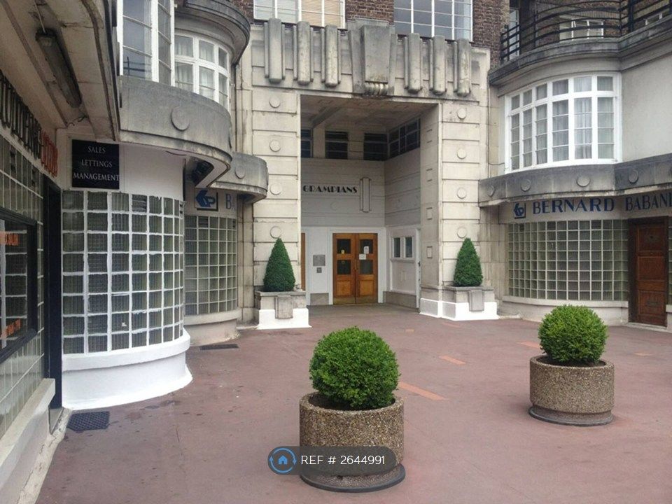 Property photo 1 of 10 Entrance/Security