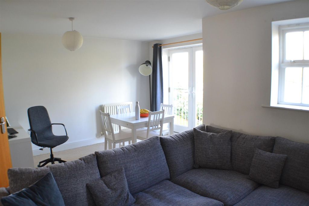 Property photo 3 of 6