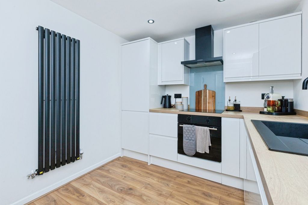 Property photo 3 of 18 Pbox-Img.Jpg