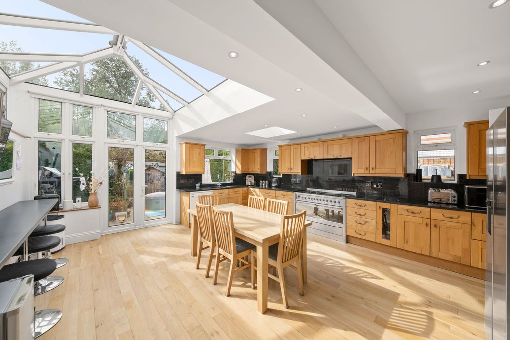 Property photo 3 of 17 Photo 10