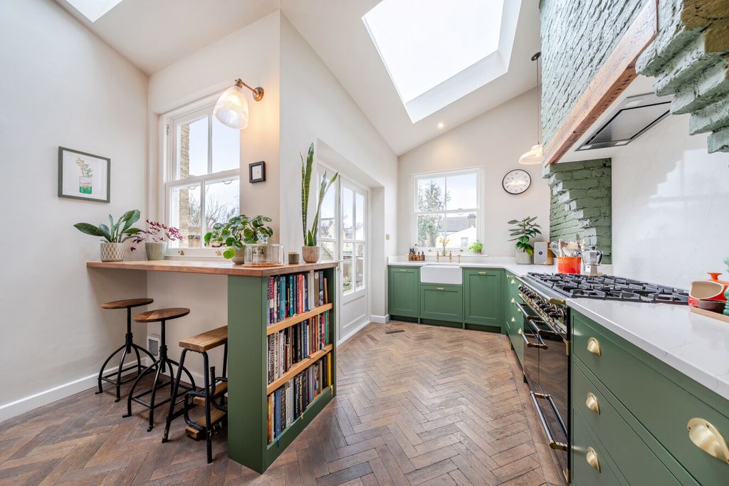 Property photo 2 of 25 1406276-7-6980824...