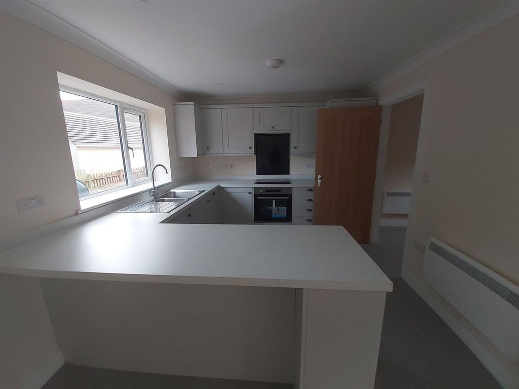 Property photo 3 of 16 Kitchen