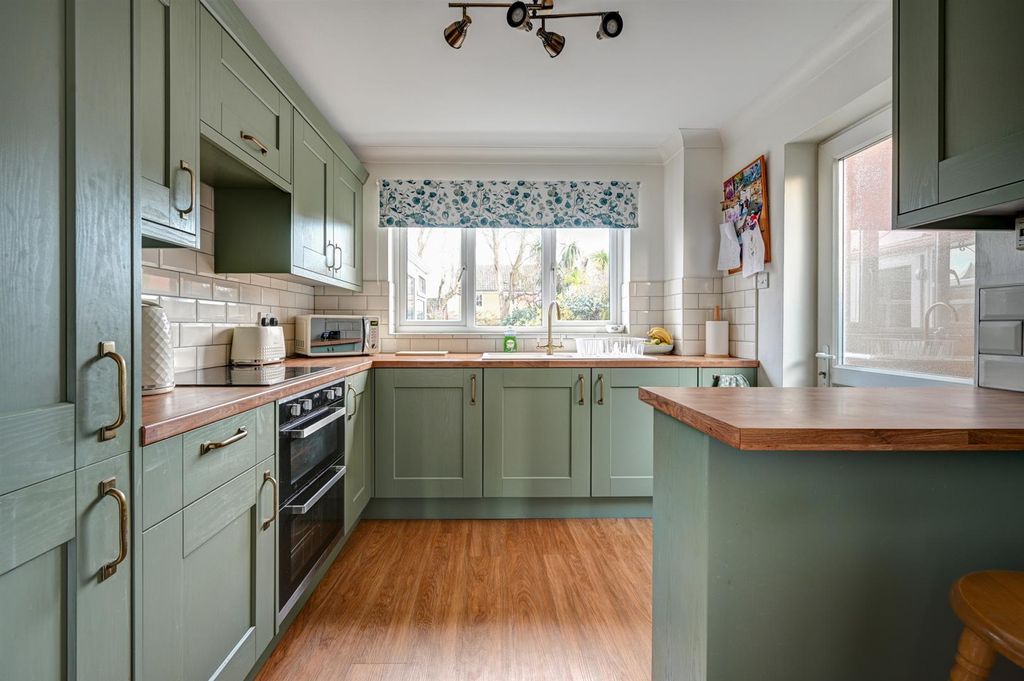 Property photo 2 of 16 Kitchen 2.Jpg