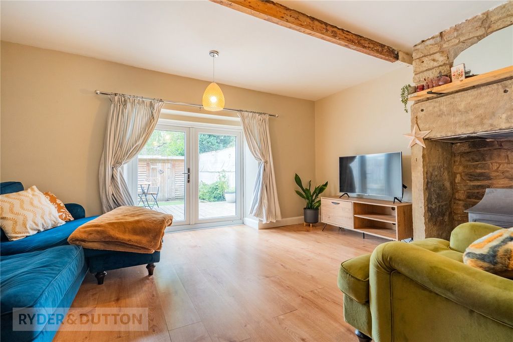 Property photo 2 of 18 Sitting Room
