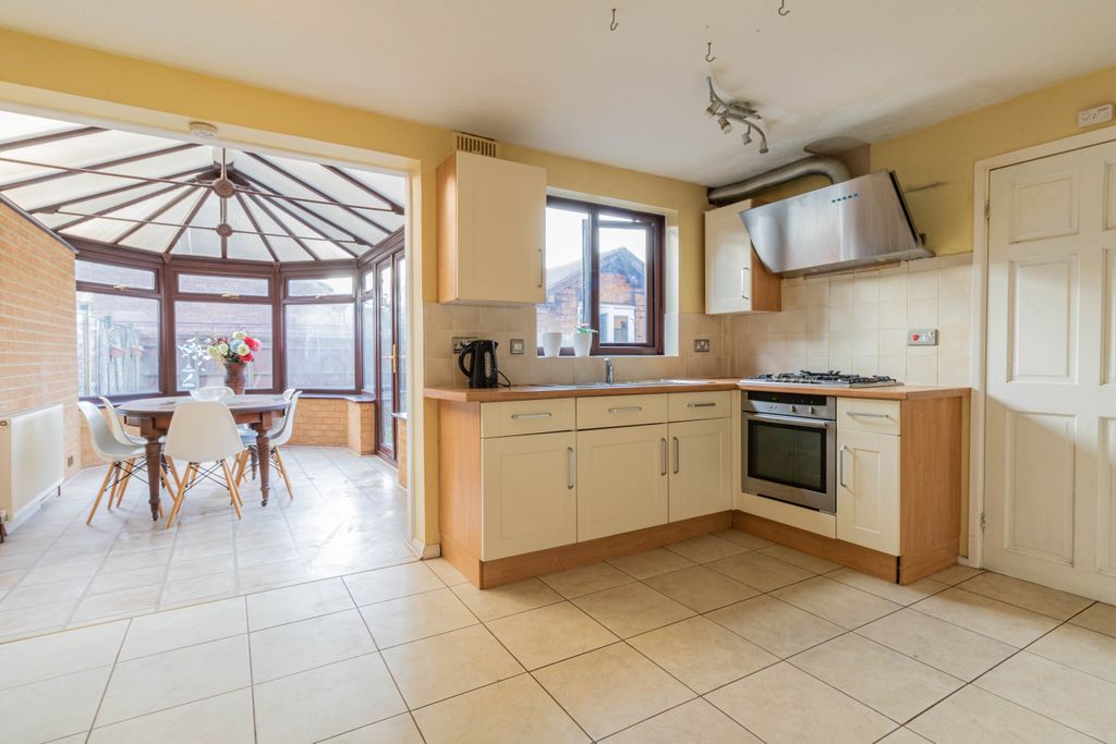 Property photo 3 of 14 Romrps-Low160324-Haw