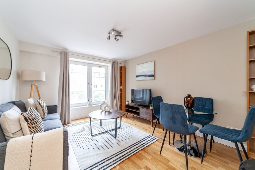 Property photo 1 of 21 Living Room