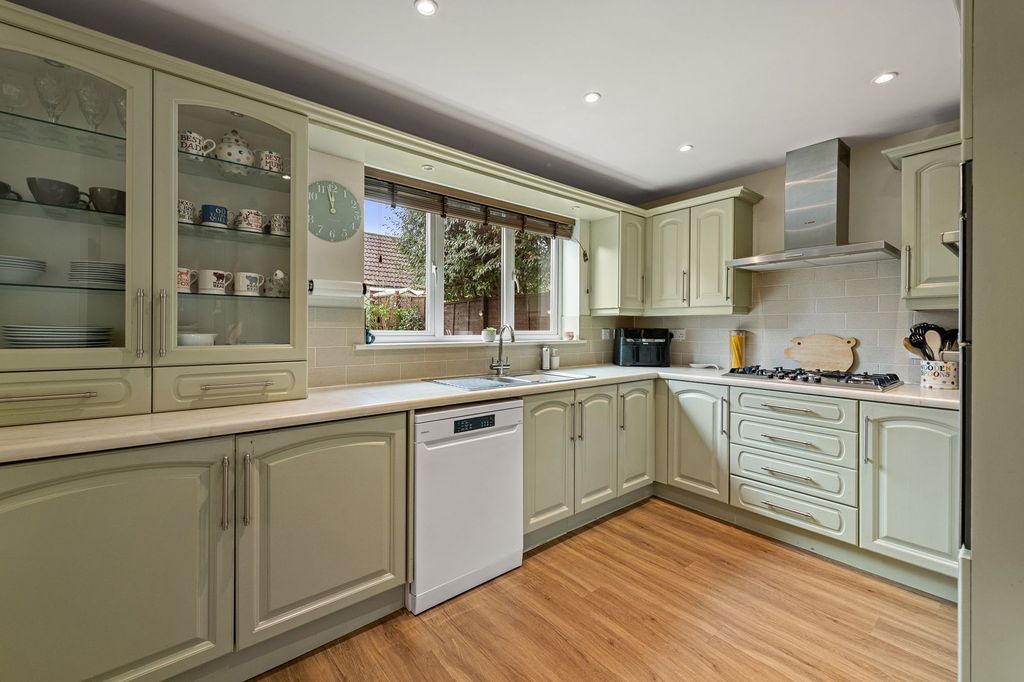 Property photo 2 of 26