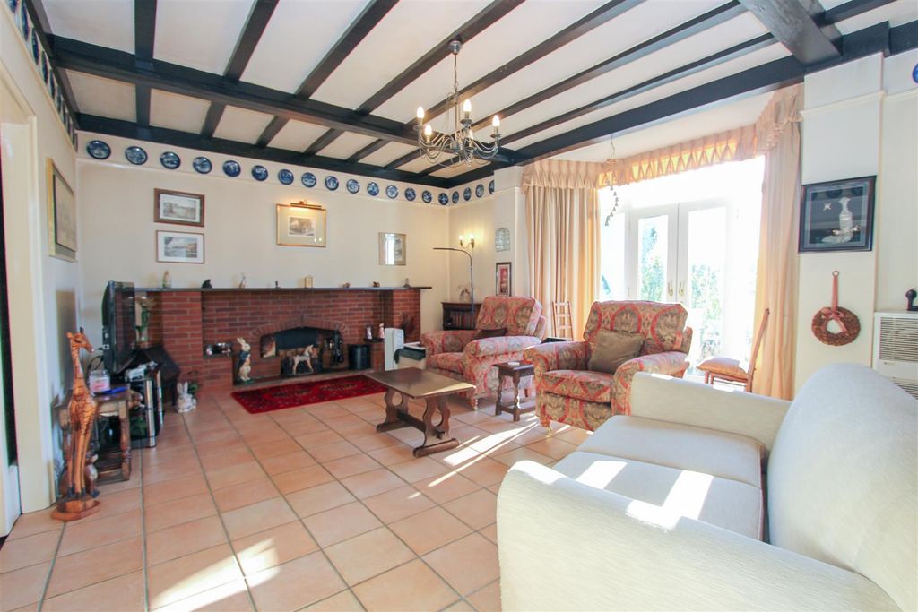 Property photo 2 of 30