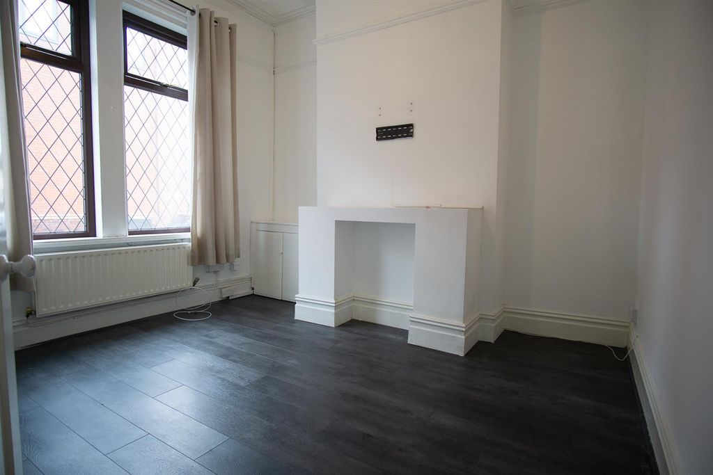 Property photo 3 of 11 Reception