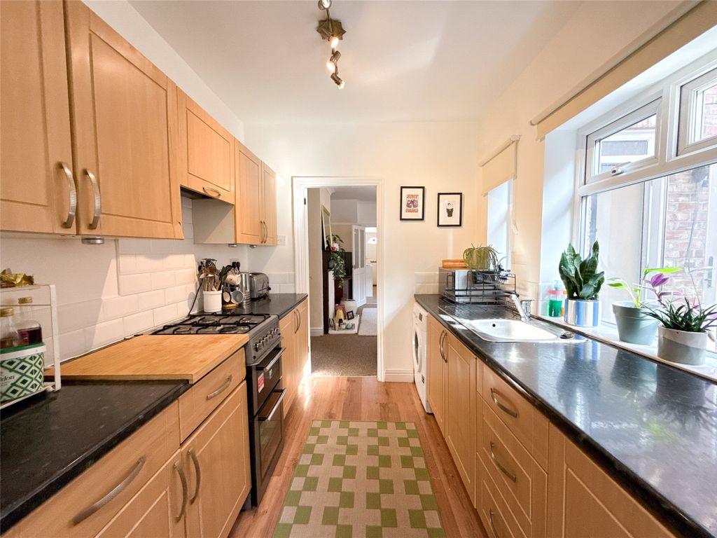 Property photo 3 of 18 Kitchen