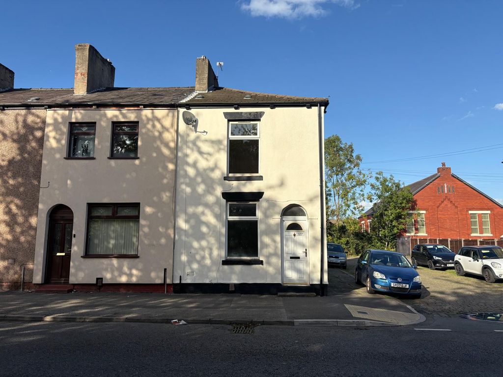 Property photo 1 of 8 Atherton Road, Hindley