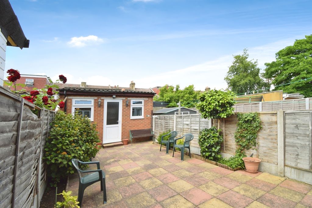 Property photo 3 of 28