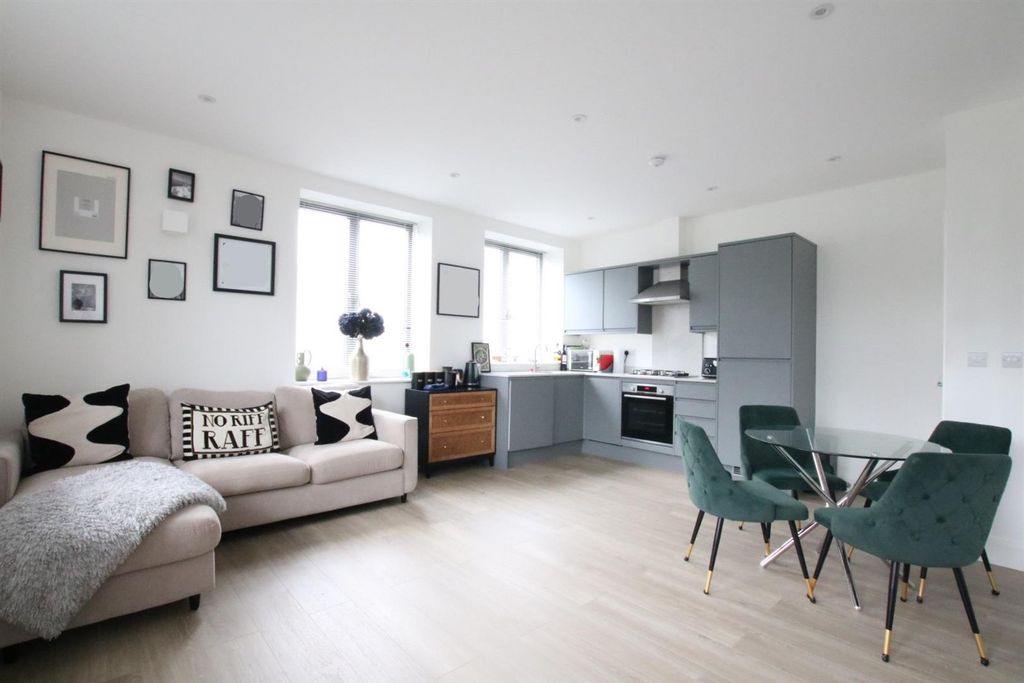 Property photo 2 of 8 Lounge