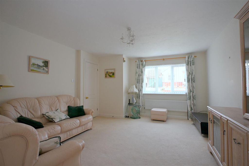 Property photo 3 of 15 Sitting Room