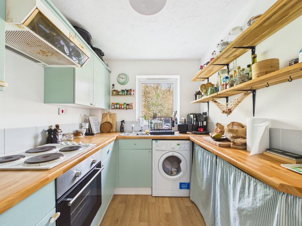 Property photo 3 of 16 Cam01530G0-Pr0404-Still008.Jpg