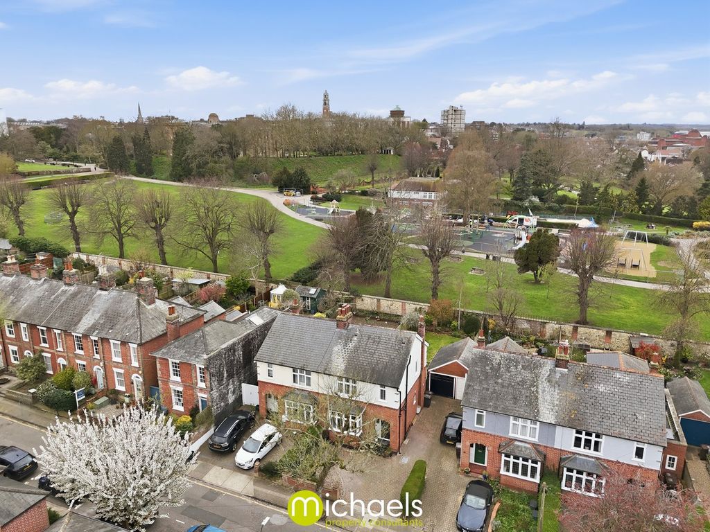 Property photo 2 of 34